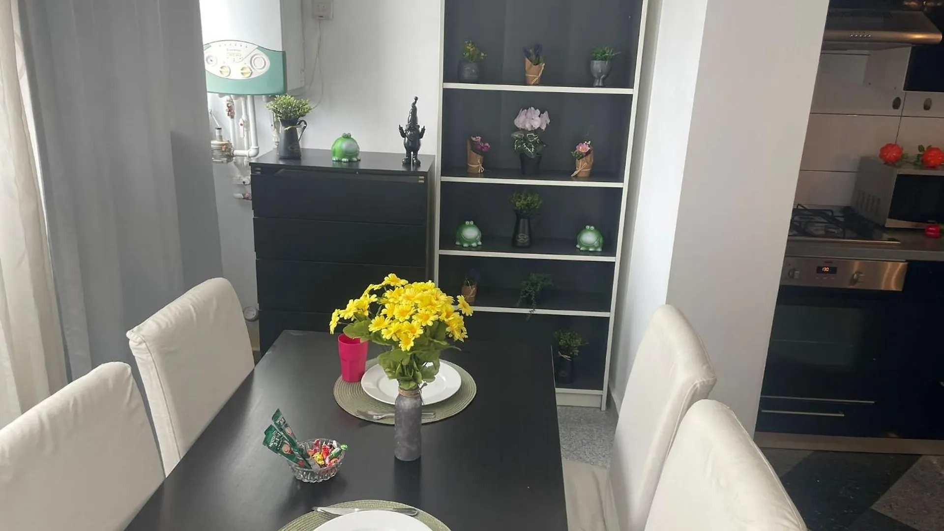 Nice 1 Bdrm Apartment In Center Бухарест Румыния