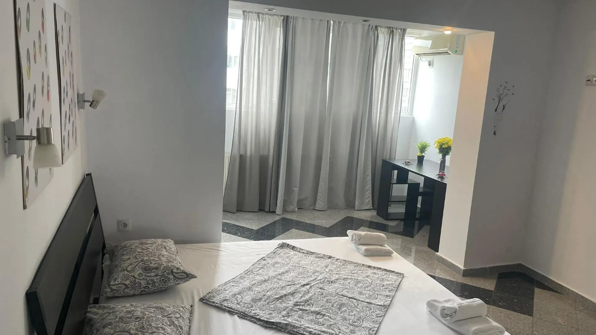 Nice 1 Bdrm Apartment In Center Boekarest