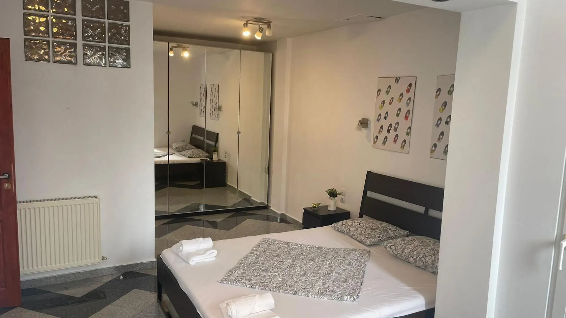 Nice 1 Bdrm Apartment In Center Boekarest