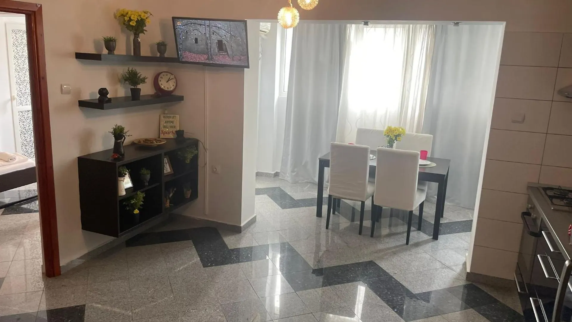 Nice 1 Bdrm Apartment In Center Boekarest