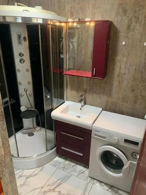 Nice 1 Bdrm Apartment In Center Bukarest