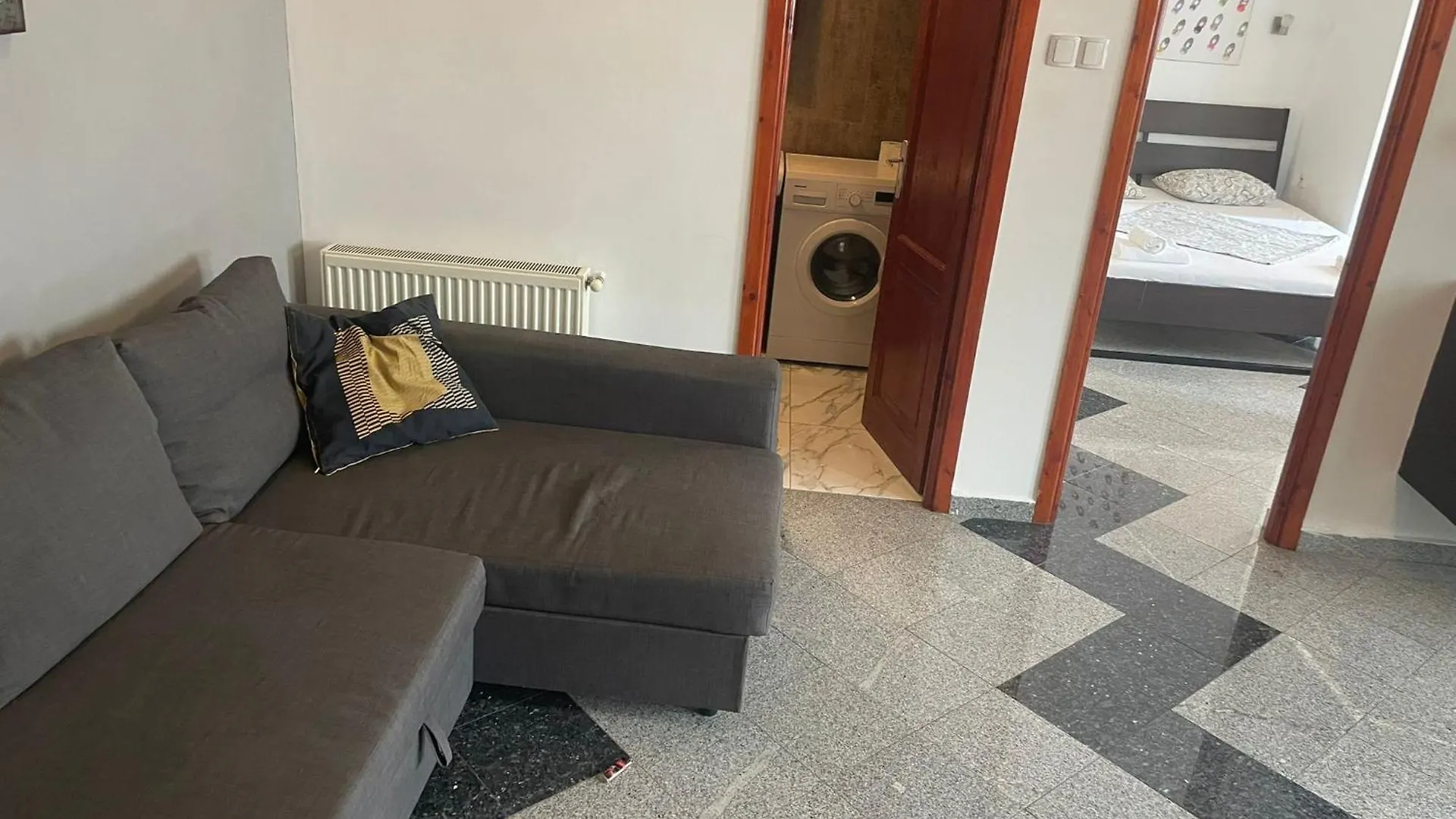 Nice 1 Bdrm Apartment In Center Bukareszt